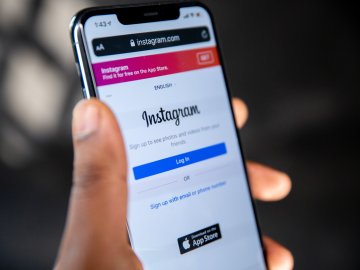 Instagram Defaults Private Accounts for Young People