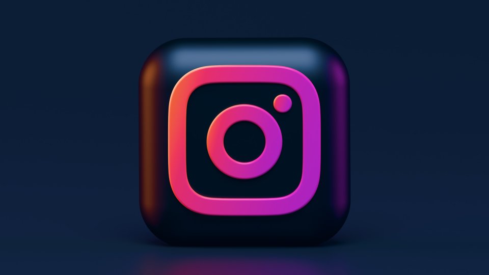 New Instagram Sensitive Content Control Options for Teens