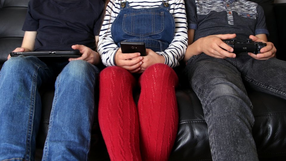 Balancing screen time over the holidays – advice for parents and carers